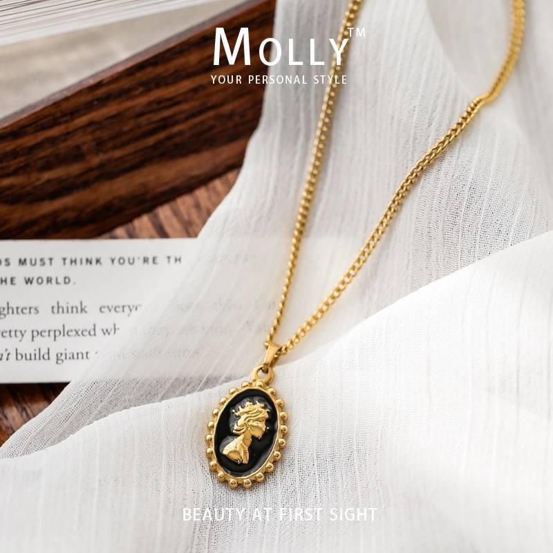 Molly สแตนเลส Queen Portrait สร้อยคอผู้หญิง Non Tarnish Gold Plated Clavicle Chain สแตนเลสแฟชั่นเครื่องประดับ