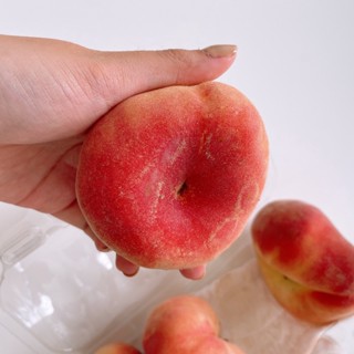 พีช ลูกพีช ลูกพีชโดนัท Donut Peach นำเข้าจากประเทศอเมริกา เกรดพรี่เมี่ยม (ราคา / 1 แพ็ค )