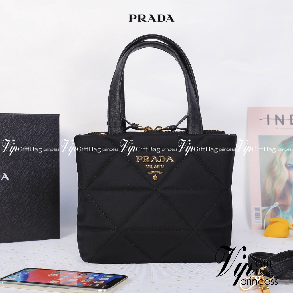 Prada Re-Nylon padded tote bag / Prada Logo Plaque Cross Body Phone Case กระเป๋า Crossbody สุดเก๋ วัสดุ Nylon