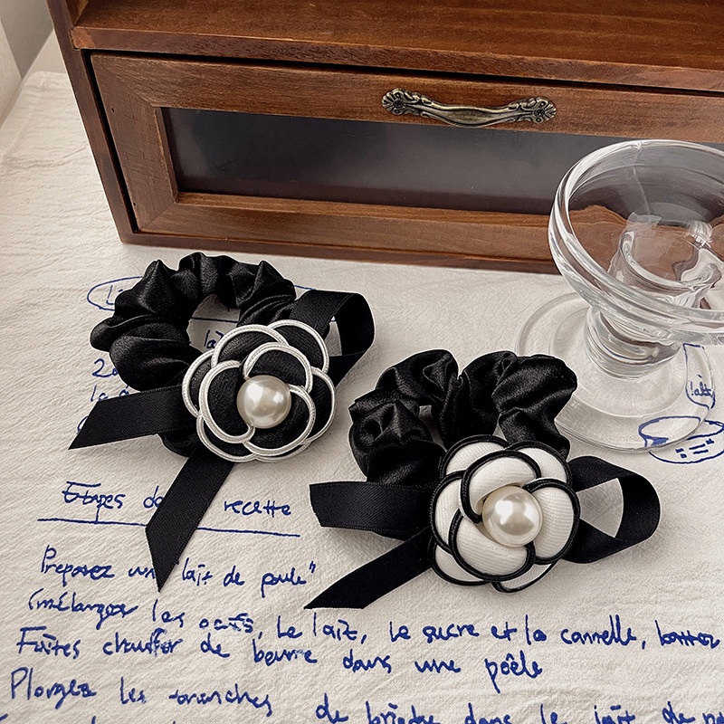 [Magpie] ยางรัดผม ประดับไข่มุก ดอกคามิเลีย ขนาดเล็ก สไตล์เกาหลี คลาสสิก หรูหรา เครื่องประดับ สําหรับผู้หญิง