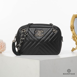 CHANEL BOLWING BAG CHEVRON BLACK SHW