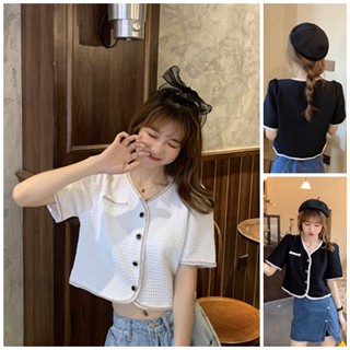 พร้อมส่ง : เสื้อเชิ้ตแขนสั้นตกแต่งกระดุมน่ารัก[DD17]