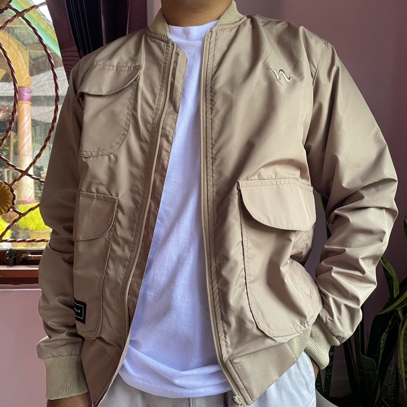 [เหมือนใหม่] Iwearzule Khaki Oasis Bomber Jacket | ไซส์ S ไซส์ใหญ่ | ไม่จํากัดเพศ | เด็กหญิง/เด็กชาย