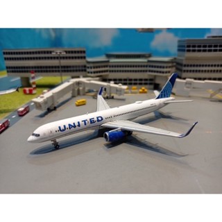 โมเดลเครื่องบิน [GJ2061] 1:400 United Airlines B757-200W N48127