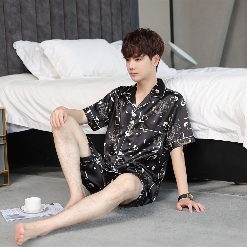 1011 ชุดนอนผู้ชาย เเขนสั้นขาสั้น ผ้าซาตินสุดหรู คอปก pajamas men เซ็ทเสื้อ สวมใส่สบาย ผ้าเย็น ผ้านิ่มไม่เเข็ง