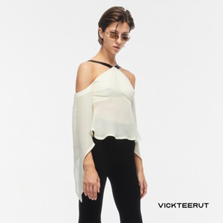 VICKTEERUT Halter Neck Off Shoulder Blouse เสื้อเปิดไหล่ตกแต่งหัวเข็มขัดด้านหลัง