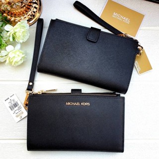 (ผ่อน0%) กระเป๋าสตางค์ มีสายคล้องมือ หนังแท้ สีดำ Michael Kors Jet Set Travel Double Zip Wristlet