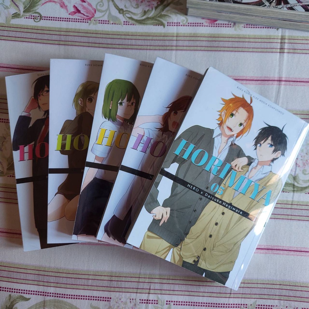 [PRELOVED] HORIMIYA Manga Comic โดย HERO X Daisuke Hagiwara Vol. 1 2 3 4 5 อินโด