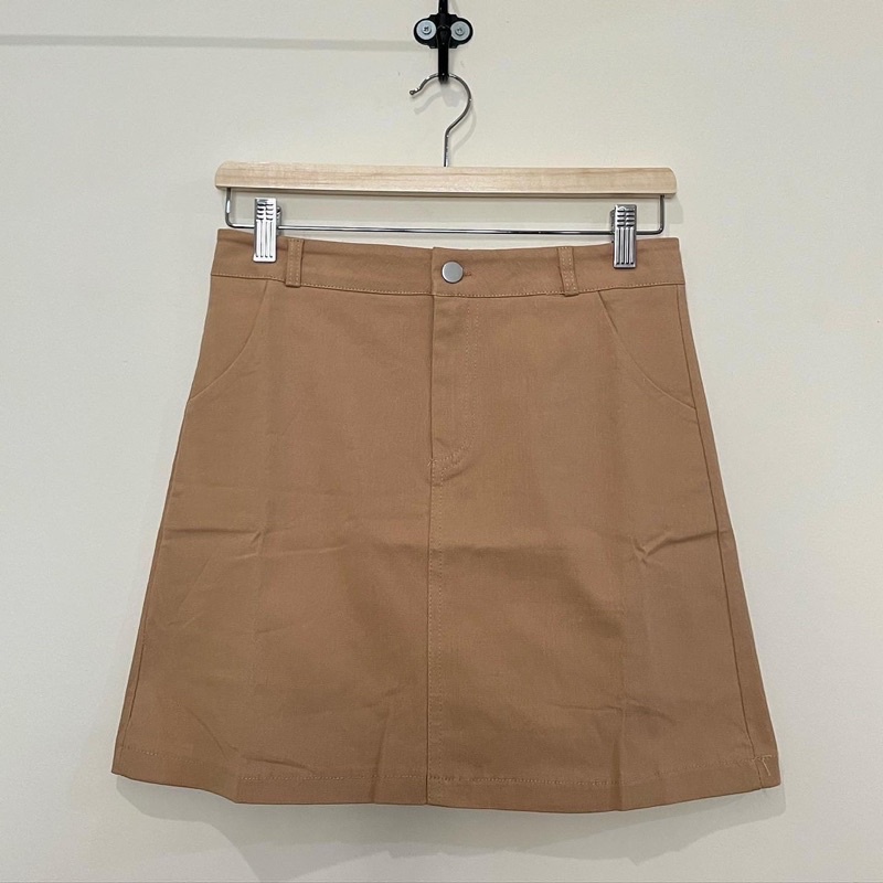 กระโปรงยีนส์ผ้าผสมสีน้ำตาล จาก rika.shopp มือ 1 (size L เอว 28-29)