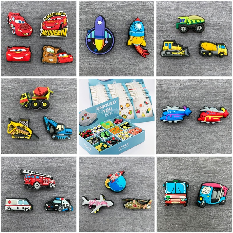 JJBXC ตัวติดรองเท้า charm รถแข่งสีแดง จรวด รถขุด เฮลิคอปเตอร์ การ์ตูนน่ารัก แฟชั่น DIY อุปกรณ์ตกแต่งรองเท้า