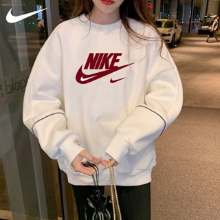 Nike ของแท้ 100% เสื้อกันหนาว ผ้าฝ้าย พิมพ์ลายโลโก้ แบบสวมหัว ใส่สบาย แฟชั่นสําหรับผู้หญิง