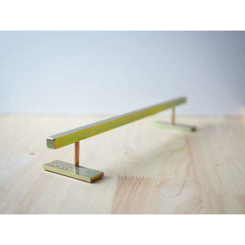 Blackriver  Sqaure Low Rail Gold Fingerboard