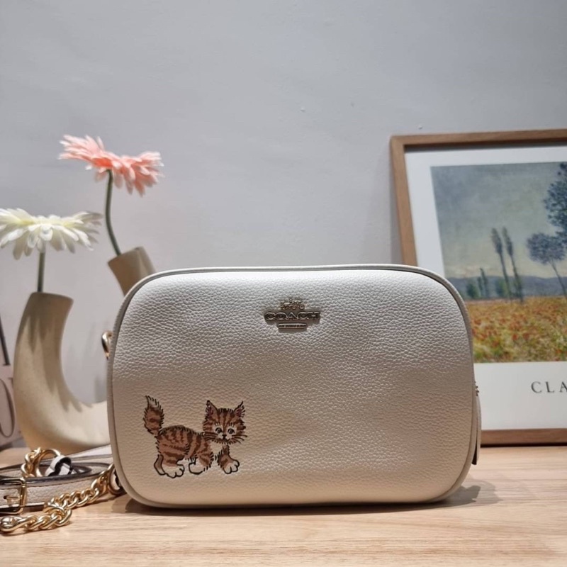 COACH JAMIE CAMERA BAG WITH DANCING CAT CC790 CC791  คอลใหม่ กระเป๋าสะพายข้าง ตกแต่งลายน้องแมว และสี