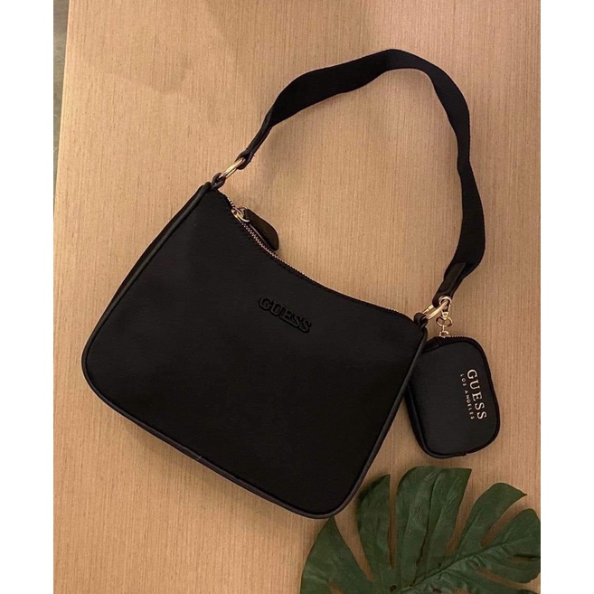 GUESS ทรงพอส 9” พร้อมส่ง