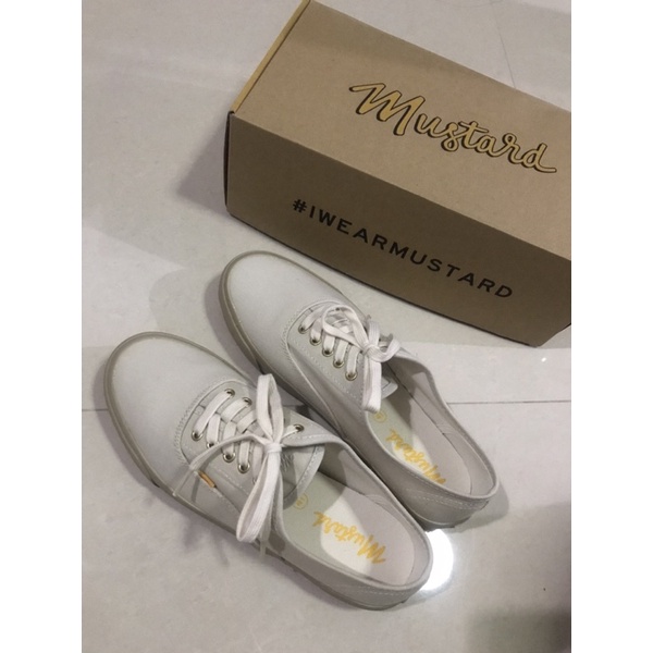 รองเท้าผ้าใบ Mustard Sneakers