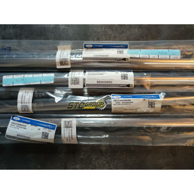 คิ้วรีดน้ำเส้นนอก Ford Ranger 4 ประตู ( Ford แท้ศูนย์ 100% ) ปี 2012 – 2021 [ สีโครมเมี่ยม ]