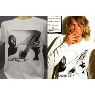 เสื้อวงนำเข้า Kurt Cobain Wearing Leadbelly Nirvana Grunge Retro Style Vintage T-Shirt