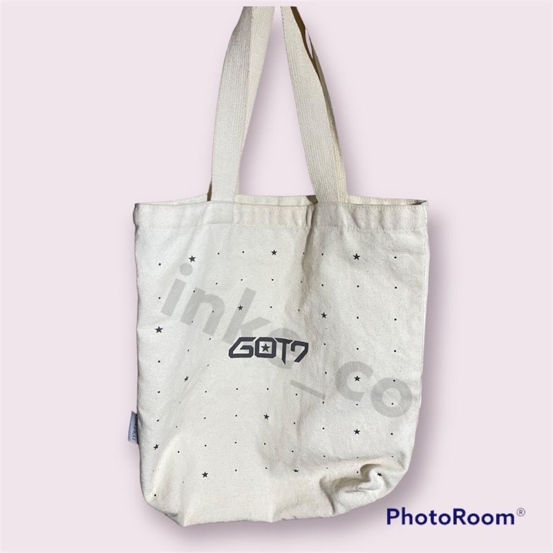 Preloved กระเป๋าโท้ตสีขาวหัก / ถุงของขวัญ Itskin got7 - คอนเสิร์ต nestival อย่างเป็นทางการในภูเก็ต k
