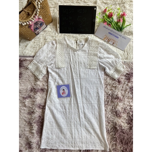 hiso hiso เดรสสีขาวแขนสั้นผ้าลายฉลุ