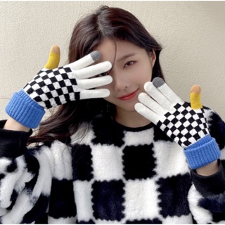 ถุงมือไหมพรม กันหนาว มีทัชสกรีน checkerboard contrast color(RR)