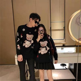 ชุดคู่รักหมีขี้เกียจสีแดงคริสต์มาสสวมหัวเสื้อสเวตเตอร์คอกลมผู้หญิงฤดูหนาวปี2021เสื้อไหมพรมผู้หญิง