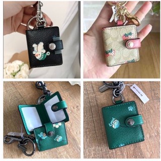 💚แท้💯 พร้อมส่ง💚PICTURE FRAME BAG CHARM IN SIGNATURE CANVAS