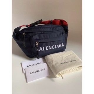 🦋สินค้าพร้อมส่ง🦋  New🤍Balenciaga nylon belt bag 💙  คาดอก/คาดเอว สายปรับได้  ขนาด 12 x 6 x 3.5 นิ้ว สวย เรียบ หรู ราคาดี