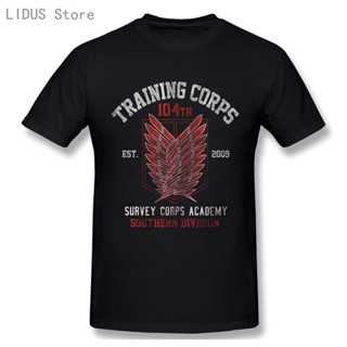 เสื้อยืดไม่ต้องรีด 104TH Training Corps ไททันอะนิเมะเสื้อยืดผู้ชายที่มีคุณภาพสูงแขนสั้นผ้าฝ้ายคอกลมเสื้อยืดที