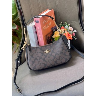 Coach Teri Shoulder Bag In Signature