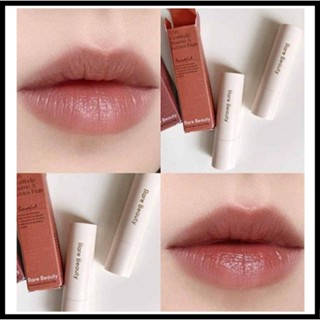 cosmetichub69 แท้ทั้งร้าน !! ลิปบาล์มขนาดทดลอง RARE BEAUTY DEWY LIP BALM 0.75 G. สี THANKFUL