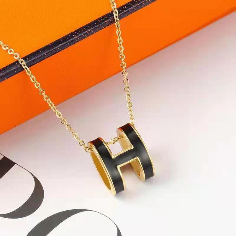 ชุดเครื่องประดับ สร้อยคอ ต่างหู สเตนเลส จี้ตัวอักษร H สีทอง สไตล์ญี่ปุ่น และเกาหลี แฟชั่นใหม่ สําหรับผู้หญิง 2021