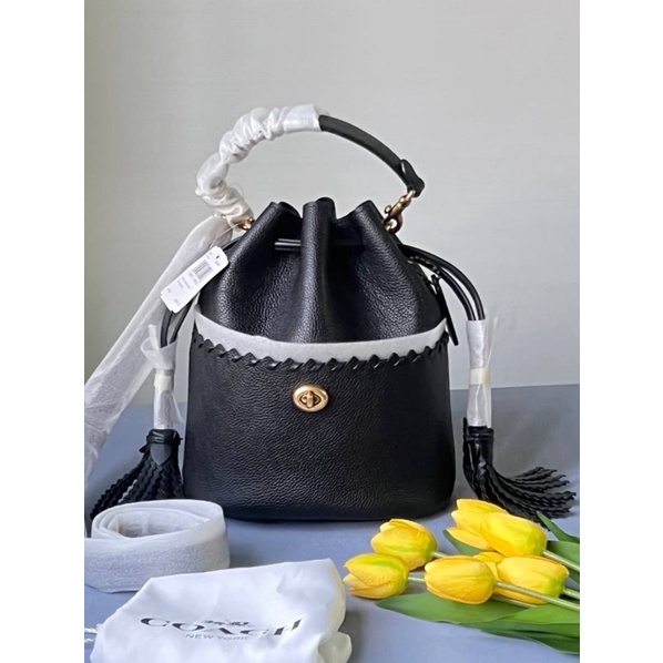 (ผ่อน0%) กระเป๋าสะพายข้าง Coach 🔺Lora Bucket Bag With Whipstitch Detail 651 หนังแท้ สีดำ ทรงบักเกต งานshop