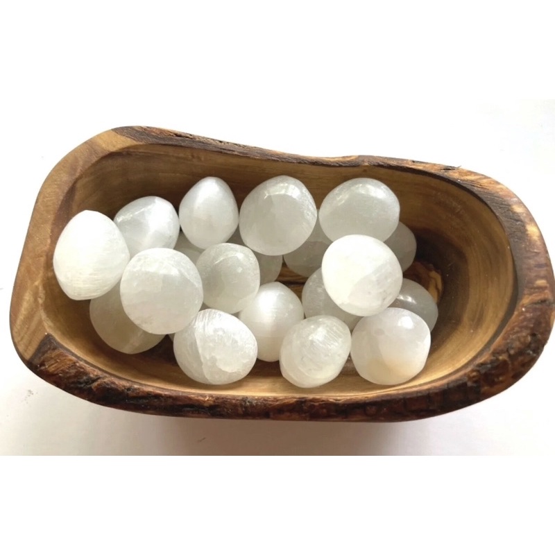 One Selenite Tumbled Stone 25-30mm เซเลไนท์Hand Polished Morocco Reiki Healing Crystal