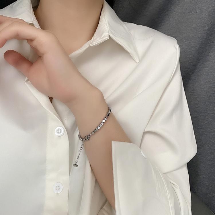 สไตล์ใหม่ ขายดี สร้อยข้อมือ ลูกปัดเหล็กไทเทเนียม ทรงสี่เหลี่ยม ขนาดเล็ก ไม่ซีดจาง ระดับไฮเอนด์