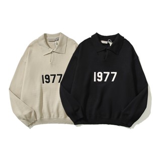 Fog ESSENTIALS Season 8 เสื้อกันหนาวโปโล ทรงหลวม ปักลาย 1977