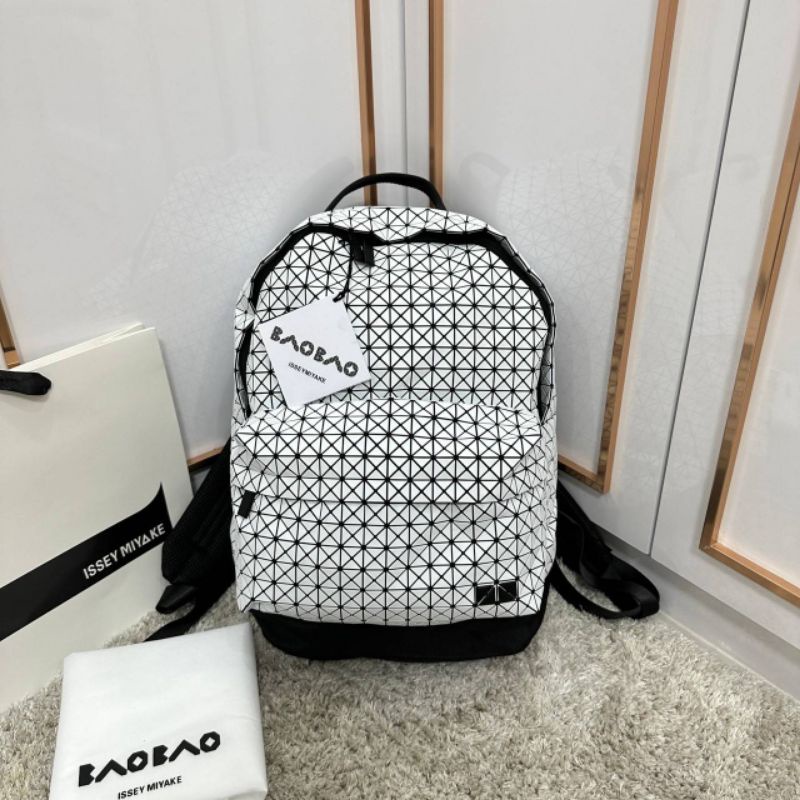 BAO BAO ISSEY MIYAKE KURO DAYPACK BACKPACK