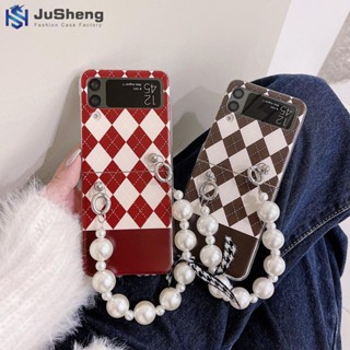 Jusheng เคสโทรศัพท์มือถือ แบบฝาพับ ลายตาราง ประดับเพชร และฟันสุนัข พร้อมสายโซ่ไข่มุก สําหรับ Samsung Z Flip4 Z Flip3 Z Flip2 Z