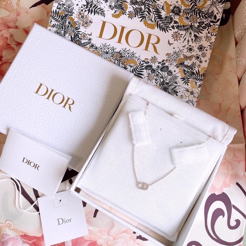 สร้อยคอ dior ของแท้มือสอง Dior CLAIRD Lune **ขายแล้ว