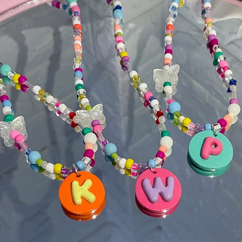 สร้อยจี้ดินปั้น สร้อยลูกปัดจี้ดินปั้น ตัวอักษร สร้อยดินปั้น handmade ไปทะเล
