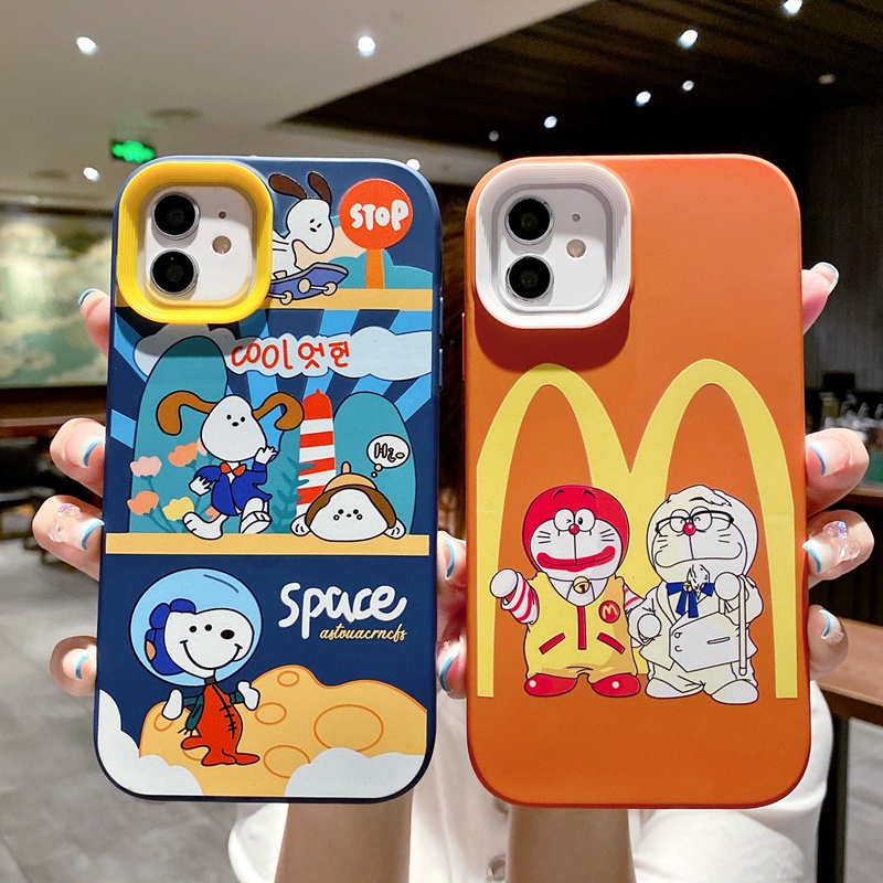 เคสโทรศัพท์มือถือ พลาสติกแข็ง ลายการ์ตูน Snoopy Doraemon สองชั้น สําหรับ iPhone 11 12 13 Pro Max iPhone 14 Plus X XS XR 7 8 Plus