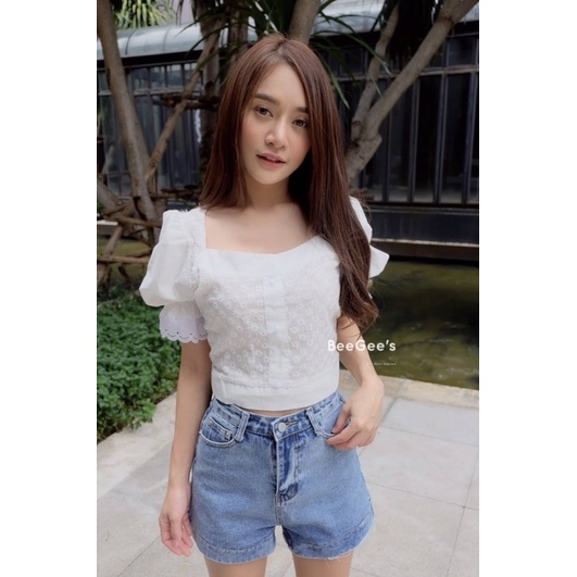 ผ้าTCแต่งฉลุหน้าทรงอกโค้งติดกระดุมมุก