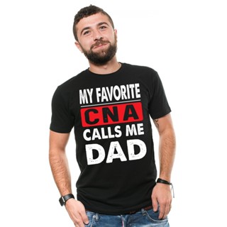 เสื้อยืดผ้าฝ้ายพิมพ์ลายขายดี เสื้อยืดลําลอง แขนสั้น คอกลม พิมพ์ลาย My Favorite Cna Calls Me Dad Nurse Assistant Fathers