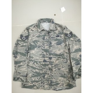 06USAF เสื้อทหารUSแขนยาวผู้ชาย ขนาด8L (XS)รอบอก38-40นิ้วลายพรางไทเกอร์ผ้าบาง50/50ยศพันจ่าอากาศ