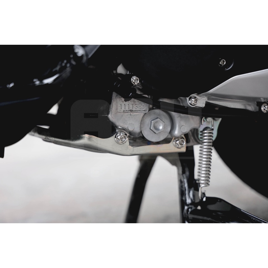 น็อตหัวเฟือง-ครอบท่อ-กันร้อนท่อ-(ราคาต่อคู่)-Honda-Click 160(Click160)-สีเลส (จัดส่งวันถัดไป)