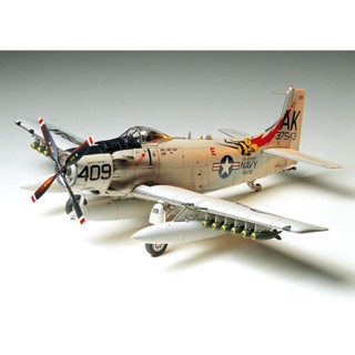 [ชุดโมเดลสเกลประกอบเอง] TAMIYA 61058 1/48 DOUGLAS A-1H SKYRAIDER U. S. NAVY โมเดลทามิย่าแท้ model