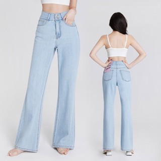 PREORDER - กางเกงยีนส์ chuu -5kg jeans [IRIS] HIGH RISE 2-BUTTON LIGHT BLUE BOOTCUT JEANS