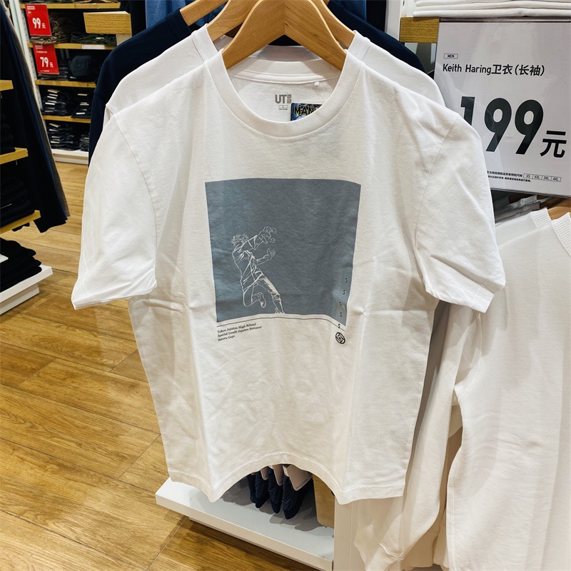 Uniqlo UT เสื้อยืดคอกลม แขนสั้น พิมพ์ลายมังงะ สําหรับผู้ชาย และผู้หญิง (คอร์สแบ็ก และสงคราม) 449071
