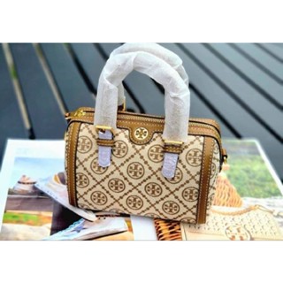 New Tory Burch TMONOGRAM JACQUARD MINI BARREL 
ทรงหมอนคลาสสิค น่ารัก ใส่ของได้มาก