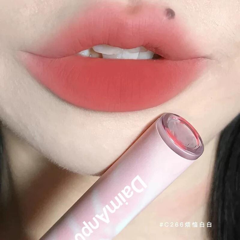 DAIMANPU ลิปเนื้อกำมะหยี่ เนื้อนุ่ม ครีมมี่ ชุ่มชื้น นุ่มละมุนปาก สีชัด ติดทน เนื้อดี มีให้เลือก 6 โทนสี