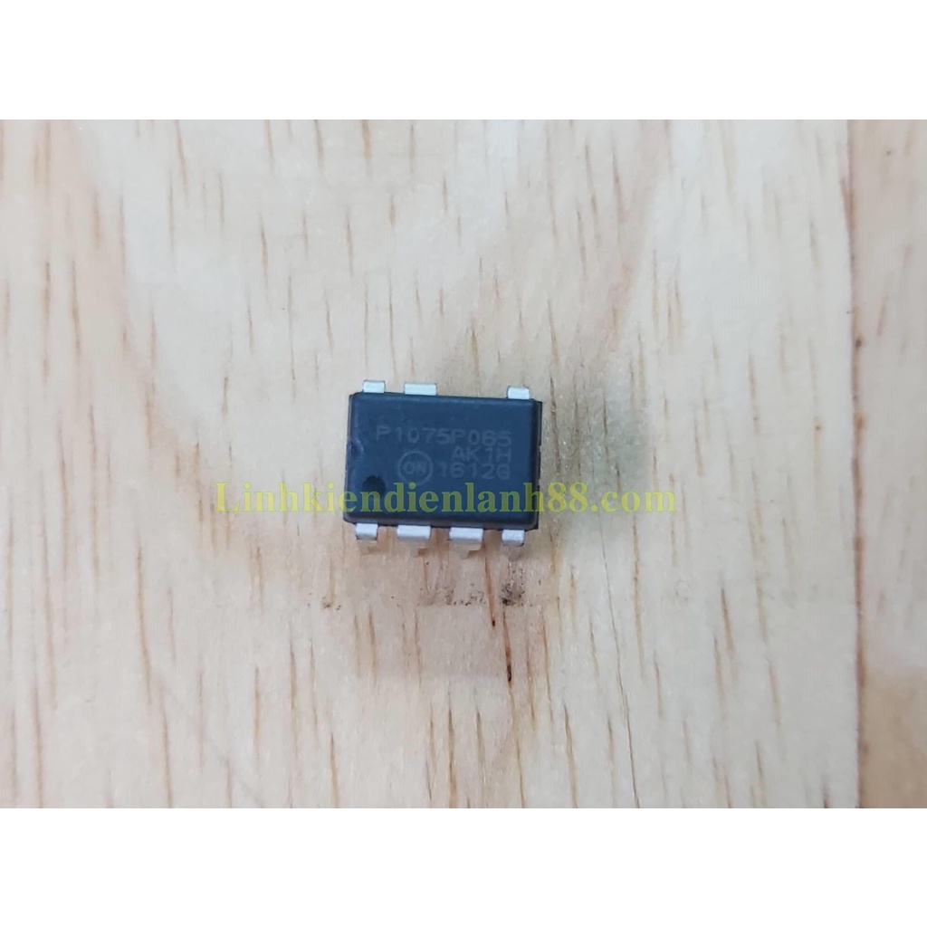 ไฟใหม่แท้ IC NCP1075P065 P1075p065!